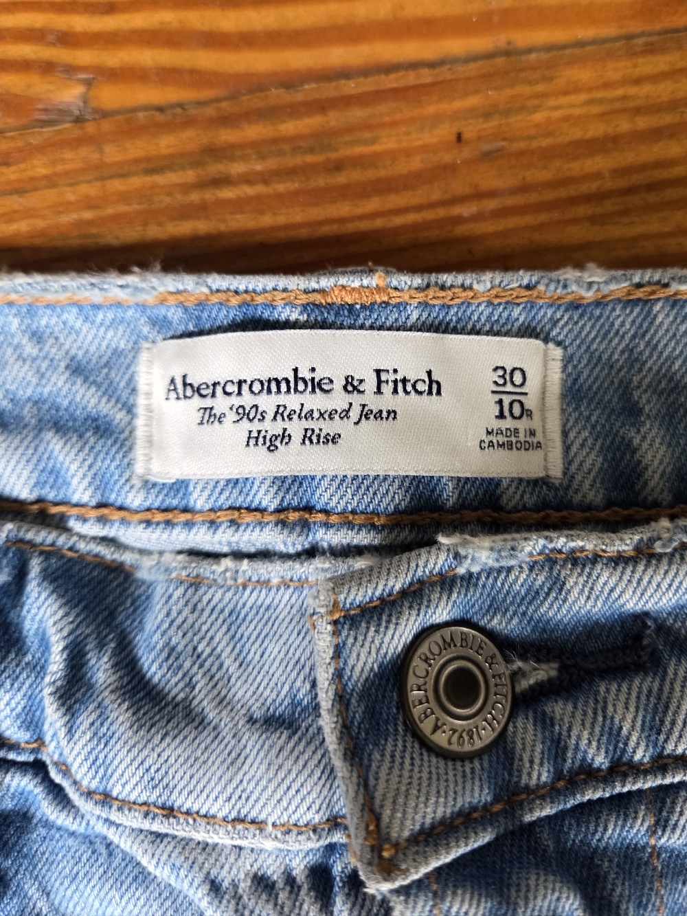 A&F The 90s Relaxed Jean High Rise - Picture 3 of 4
